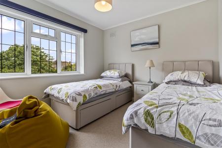 4 Cowdray Court-012.JPG