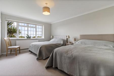 4 Cowdray Court-009.JPG