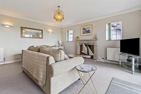 4 Cowdray Court-016.JPG
