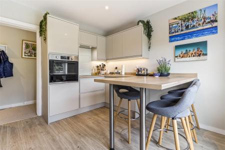 4 Cowdray Court-007.JPG