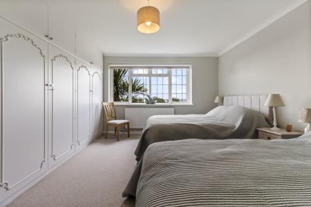 4 Cowdray Court-010.JPG