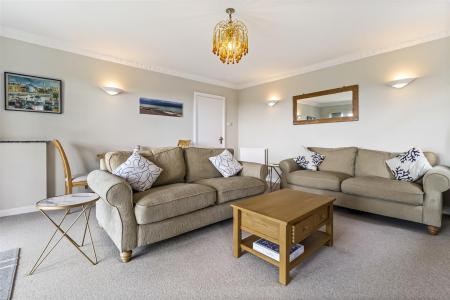 4 Cowdray Court-015.JPG