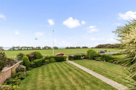 4 Cowdray Court-019.JPG