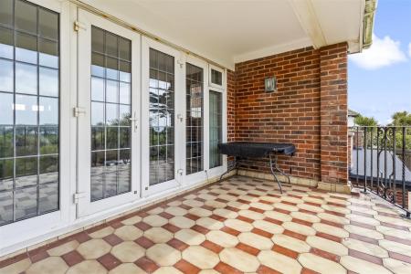 4 Cowdray Court-020.JPG