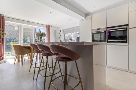 7 Chancton View Road-006.JPG