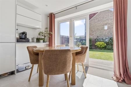 7 Chancton View Road-007.JPG
