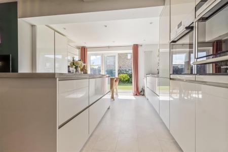 7 Chancton View Road-005.JPG