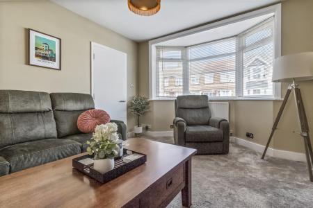 7 Chancton View Road-002.JPG