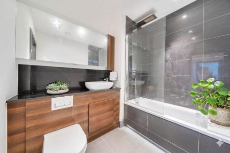 Korda house - Bathroom.jpeg