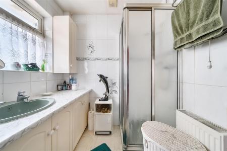 Sherborne Way - Bathroom (2).jpg