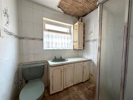 Sherborne Way - Bathroom.jpg