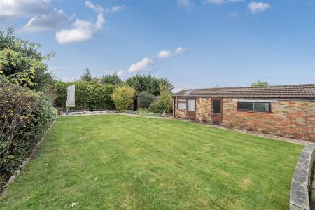 Elm Avenue - Garden (2).jpg