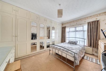 Elm Avenue - Bed 1.jpg