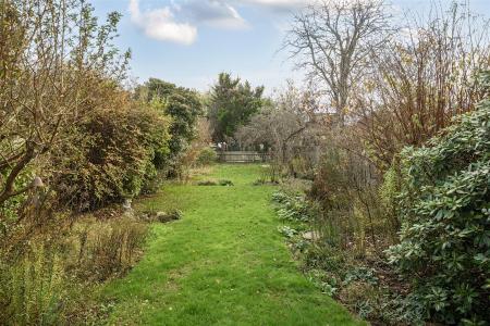 Baldwins Lane - Garden (2).jpg