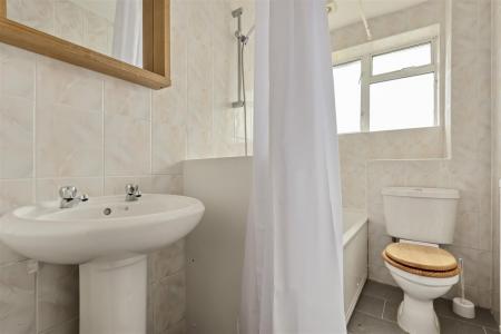 Watford Road - Bathroom.jpg