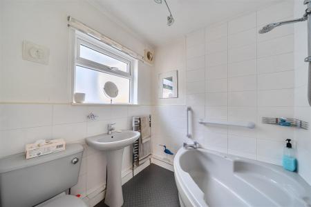 Watford Road - Bathroom.jpg