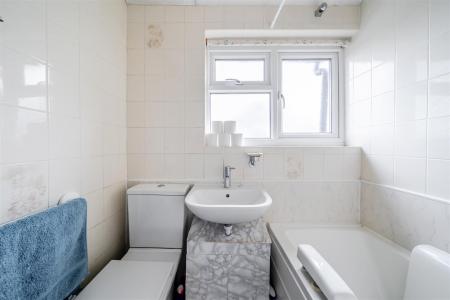 Barton Way - Bathroom.jpg