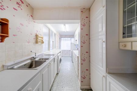 Barton Way - Kitchen 2.jpg