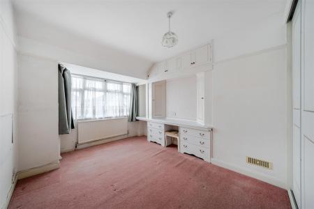 Barton Way - Bed 1.jpg