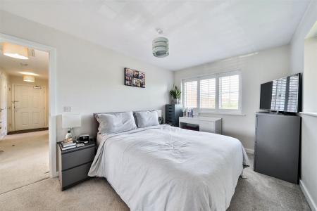 St Mawes Close - Bed 1.jpg