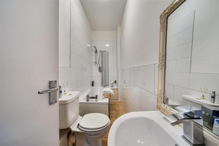 Durban Road West - Bathroom 1.jpg