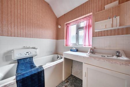 Rickmansworth Road - Bathroom.jpg