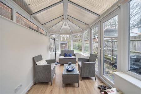 Heckford Close - Conservatory.jpg