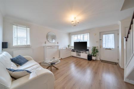 Heckford Close - Lounge 4.jpg