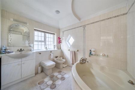 Baldwins Lane - Bathroom.jpg