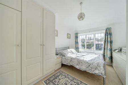 Baldwins Lane - Bed b.jpg