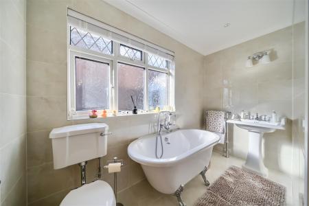 Durrants Drive - Bathroom.jpg