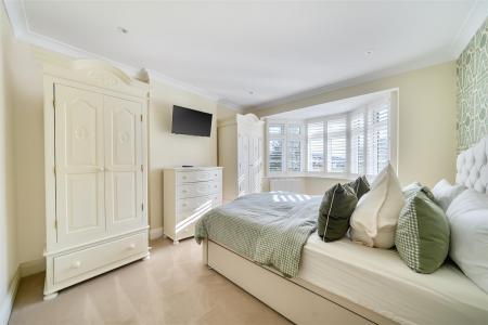 Durrants Drive - Bed 1.jpg