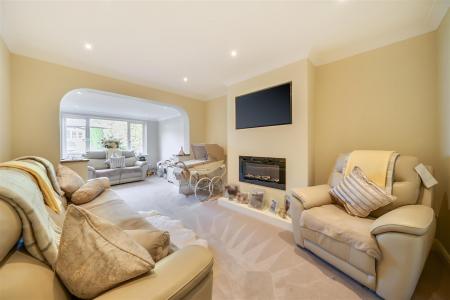 Durrants Drive - Lounge 2.jpg