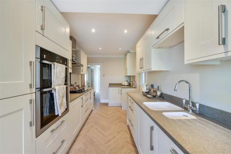 Durrants Drive - Kitchen 3.jpg