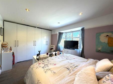 Main bedroom part 2.jpg