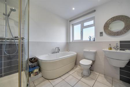 Baldwins Lane - Bathroom.jpg