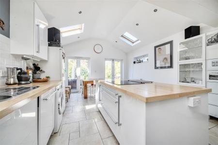 Baldwins Lane - Kitchen (2).jpg