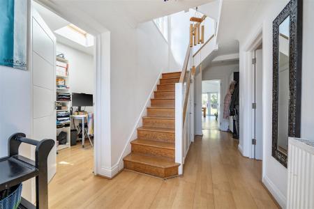 Baldwins Lane - Hallway.jpg