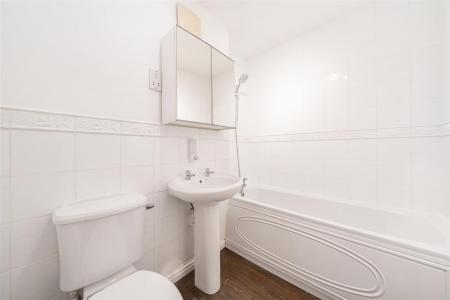 Mallard Court - Bathroom.jpg