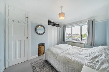Barton Way - Bed 1 a.jpg