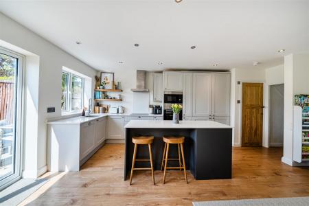 Barton Way - Kitchen 2.jpg
