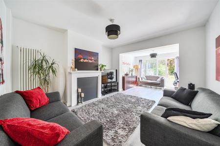 Kenilworth Drive - Lounge.jpg