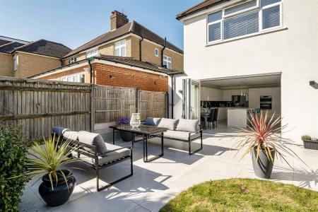 Kenilworth Drive - patio.jpg