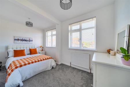 Kenilworth Drive - Bed 2.jpg