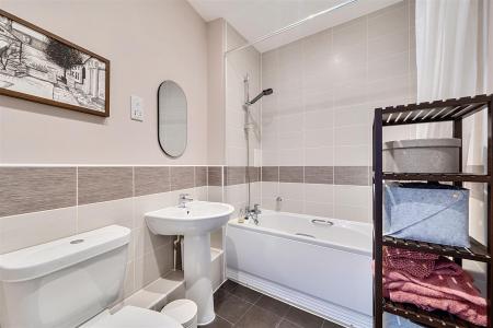 Fountain Court - Bathroom.jpg