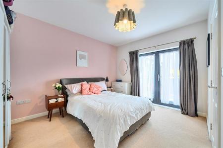 Fountain Court - Bed 1.jpg