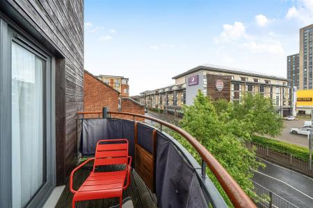 Fountain Court - Balcony 1.jpg