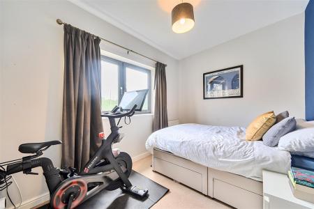 Fountain Court - Bed 2.jpg