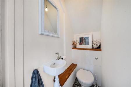 Cassiobridge Road - WC.jpg