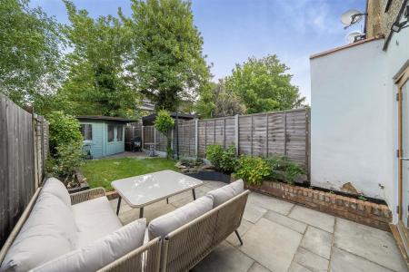 Cassiobridge Road - Garden 2.jpg